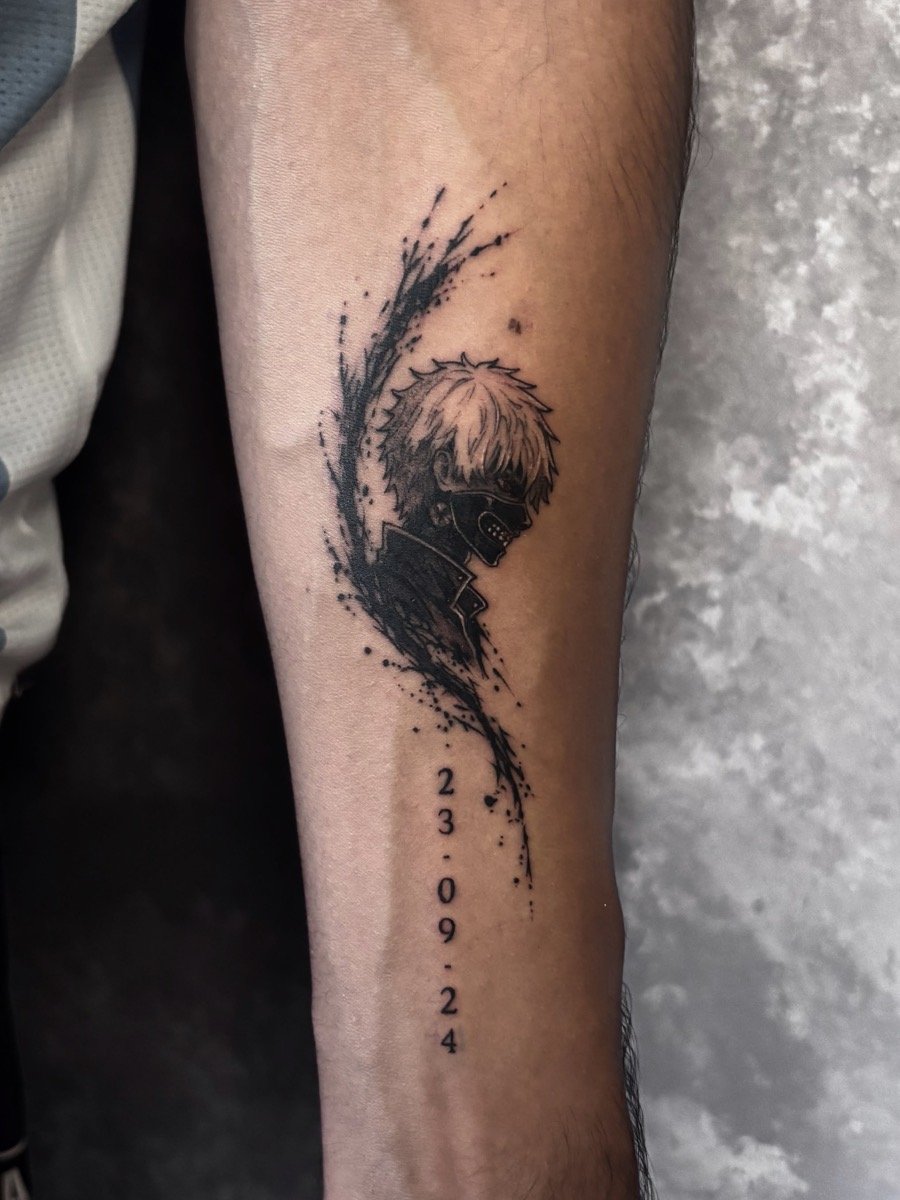 Luna con trazo de tinta y fecha